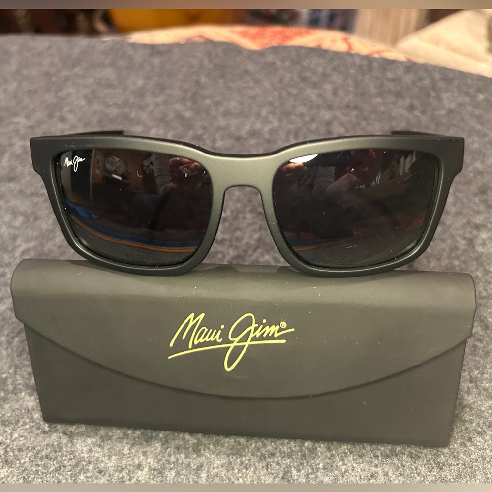 Maui Jim Stone Shack Sunglasses Black Matte frame and black lenses